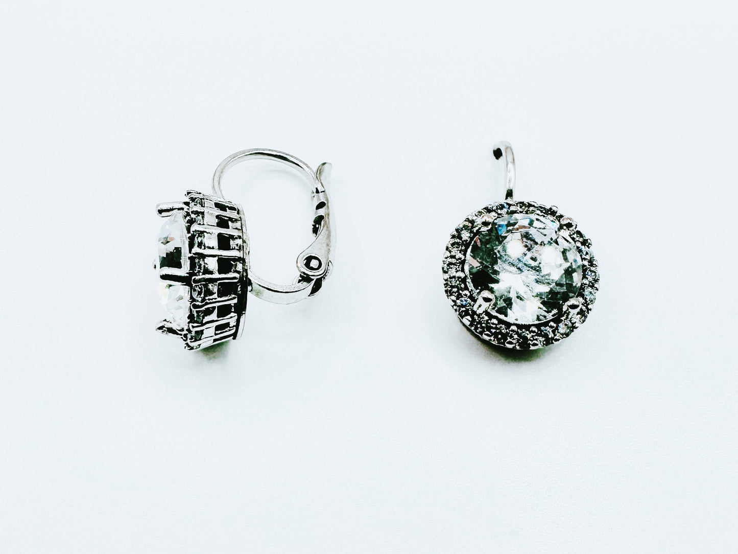 Orecchini con zirconi e grande strass centrale O232