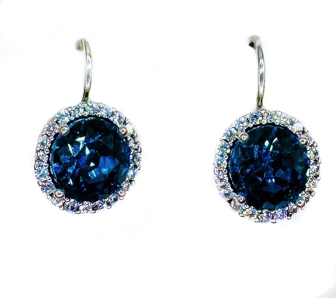 Orecchini con zirconi e grande strass centrale O232