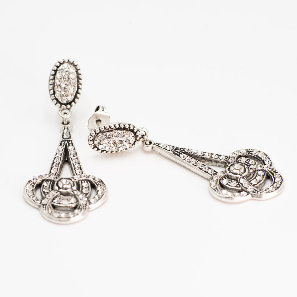 Orecchini con pendente lungo e testatina O188