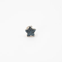 Carica l&#39;immagine nel visualizzatore di Gallery, Orecchini stella con micro strass O123
