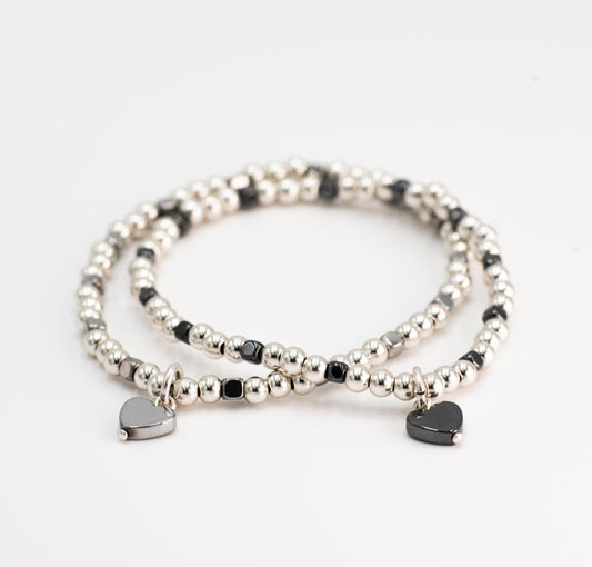 Bracciale con piccolo cuore in ematite B04