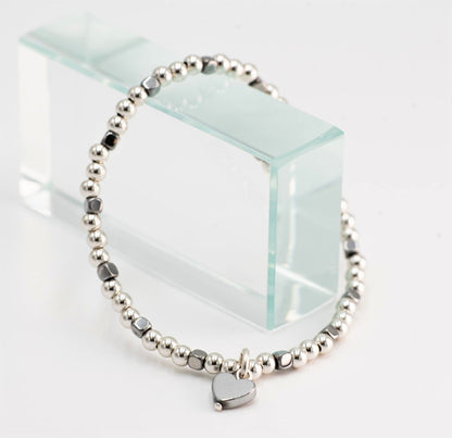 Bracciale con piccolo cuore in ematite B04